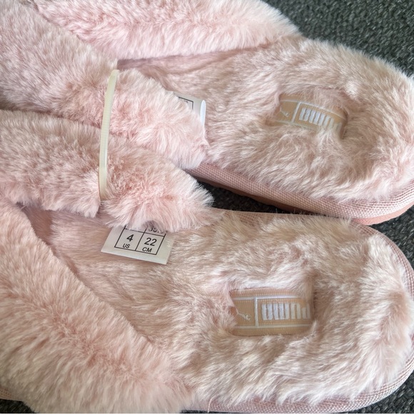 PUMA Fluff Flip Slippers size US 4 Pink - Picture 4 of 4